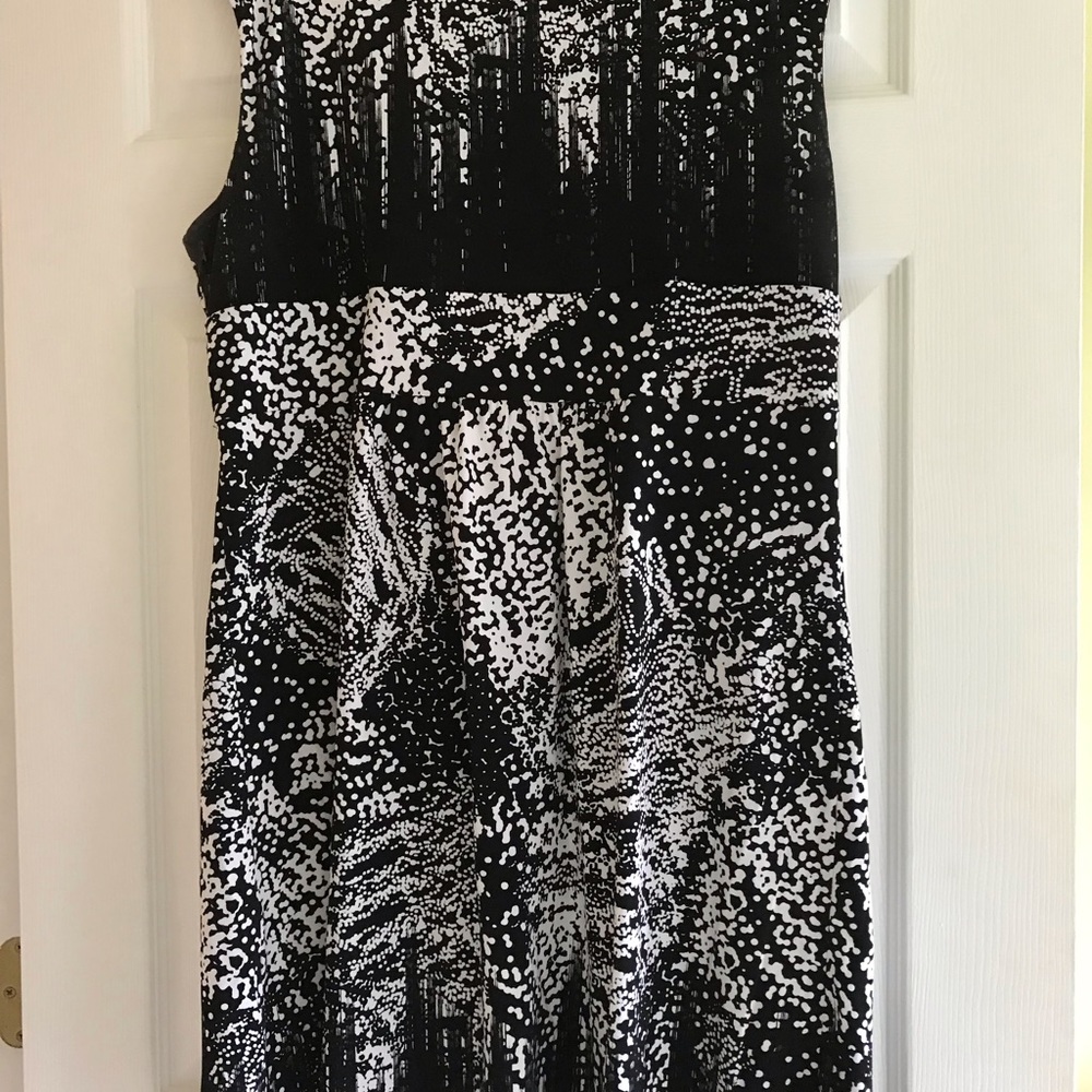 Dress - Picture 3 of 3